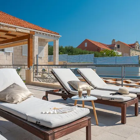 빌라 Beachvilla Adriastone With Pool And Jacuzzi 오레비츠