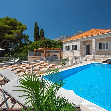 Beachvilla Adriastone With Pool And Jacuzzi * 오레비츠