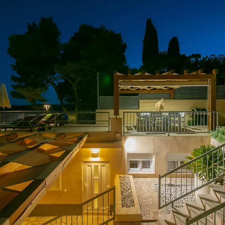 빌라 Beachvilla Adriastone With Pool And Jacuzzi *