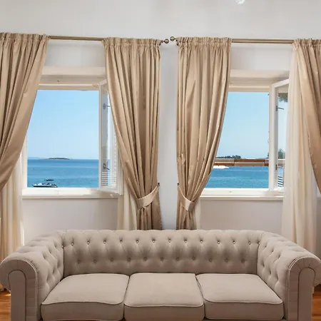 빌라 Beachvilla Adriastone With Pool And Jacuzzi 오레비츠