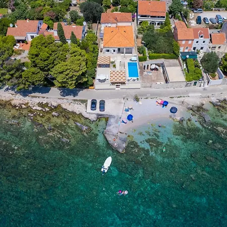 빌라 Beachvilla Adriastone With Pool And Jacuzzi *