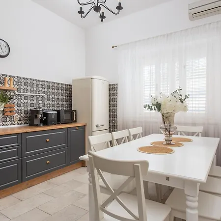 Beachvilla Adriastone With Pool And Jacuzzi 빌라 오레비츠