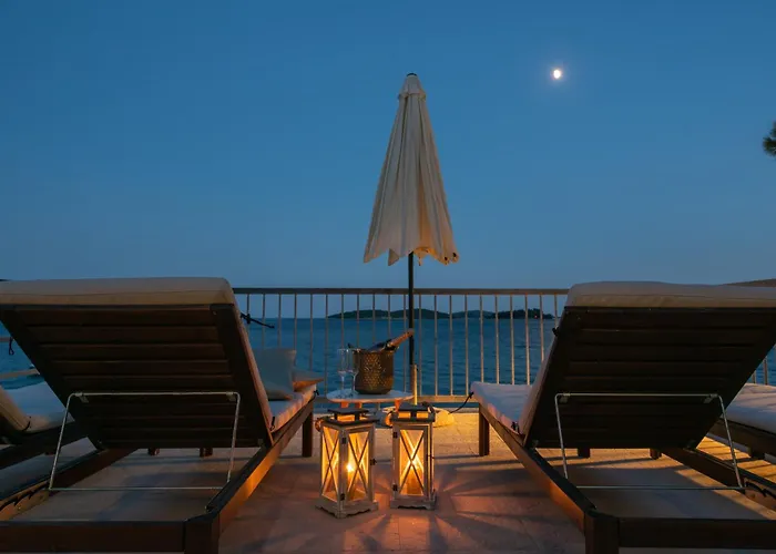 别墅 Beachvilla Adriastone With Pool And Jacuzzi