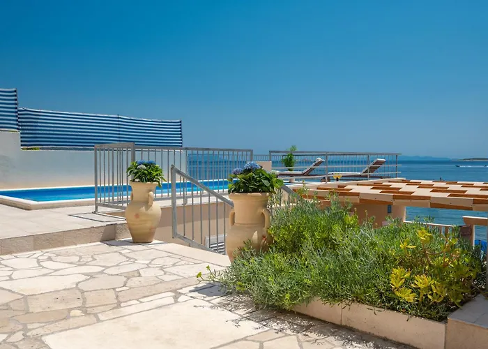 别墅 Beachvilla Adriastone With Pool And Jacuzzi