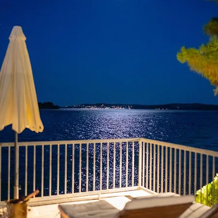 ヴィラ Beachvilla Adriastone With Pool And Jacuzzi *